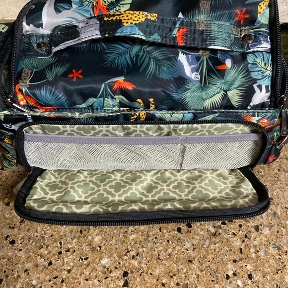 Lug Trolley Cosmetic Case - Picture 11 of 12